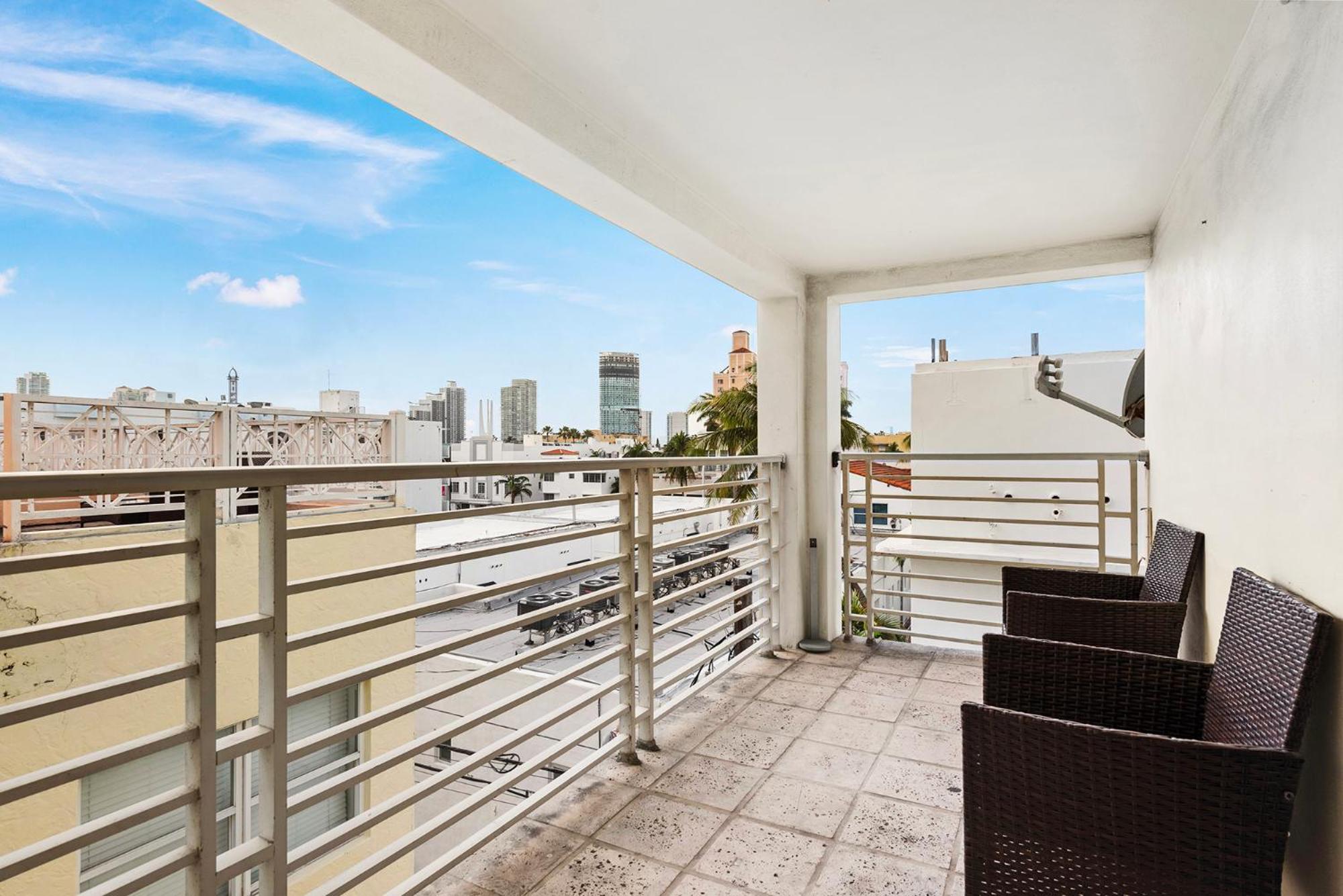Ocean Drive In Miami Apartment