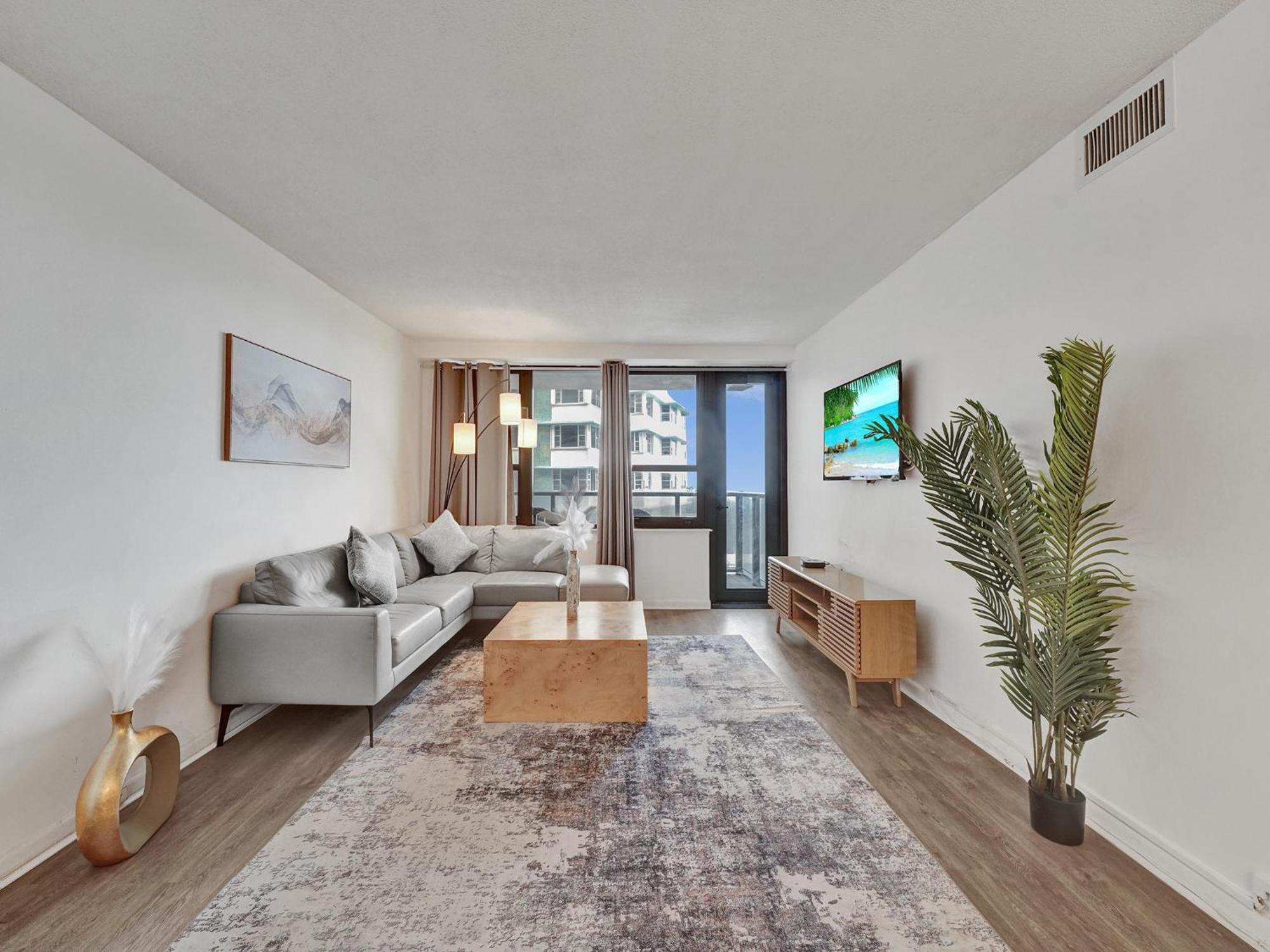 Ocean View Retreat Service 606 Apartment Miami Beach