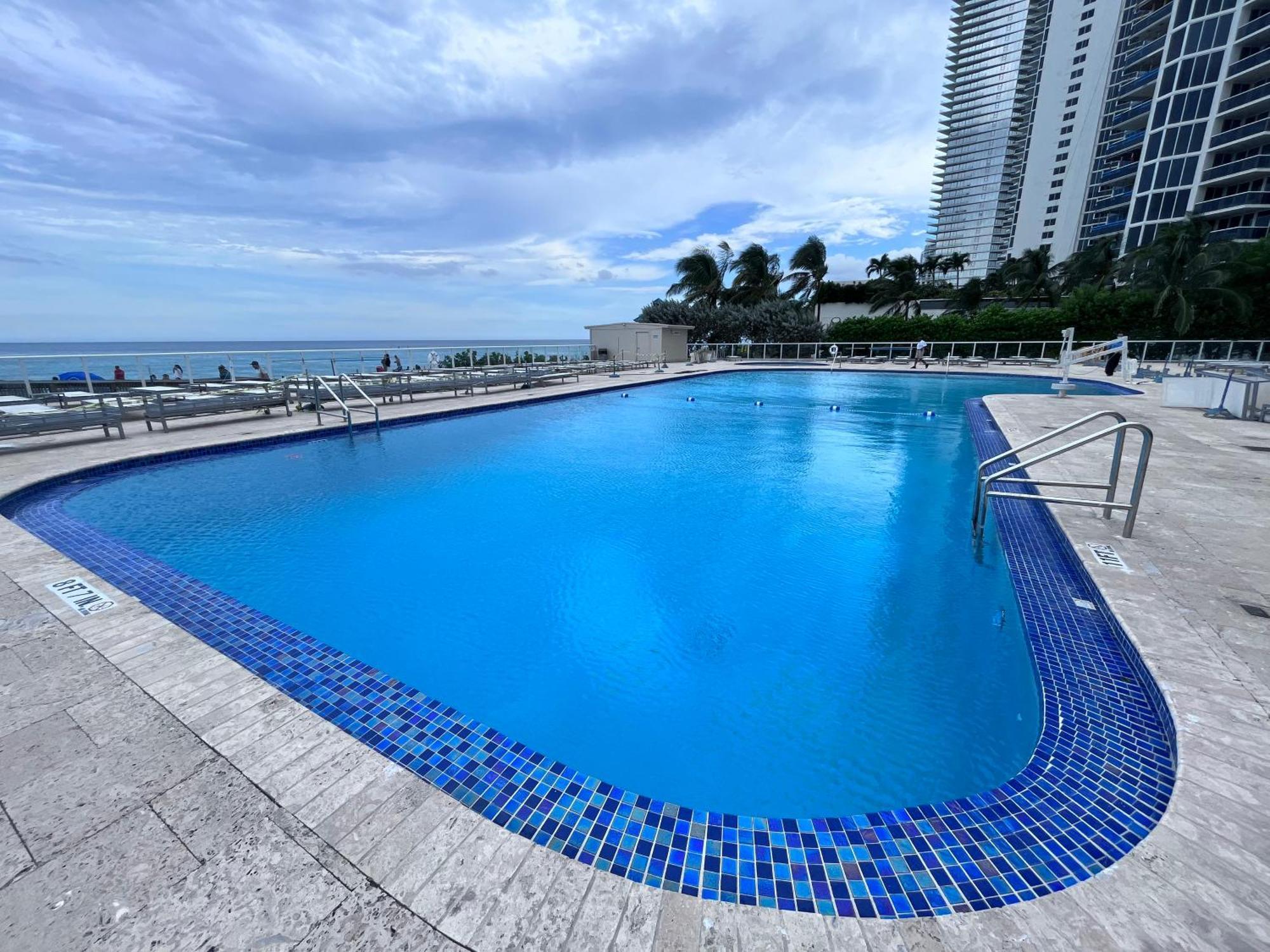 Lovely Beaches Ocean & City View Miami Beach