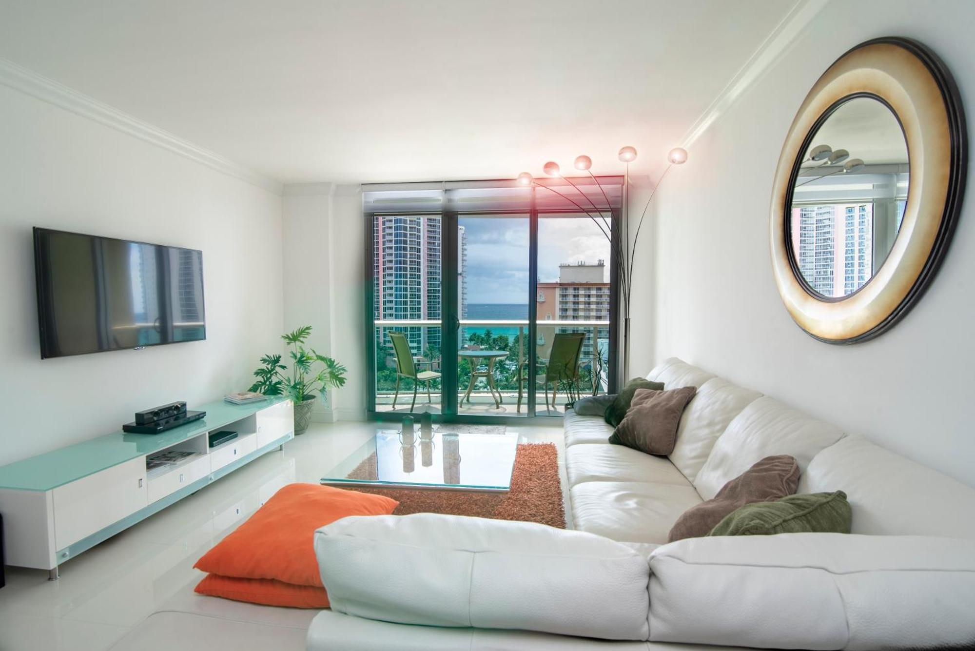 Spacious Of 2br - 2bth Near Of The Great Price *