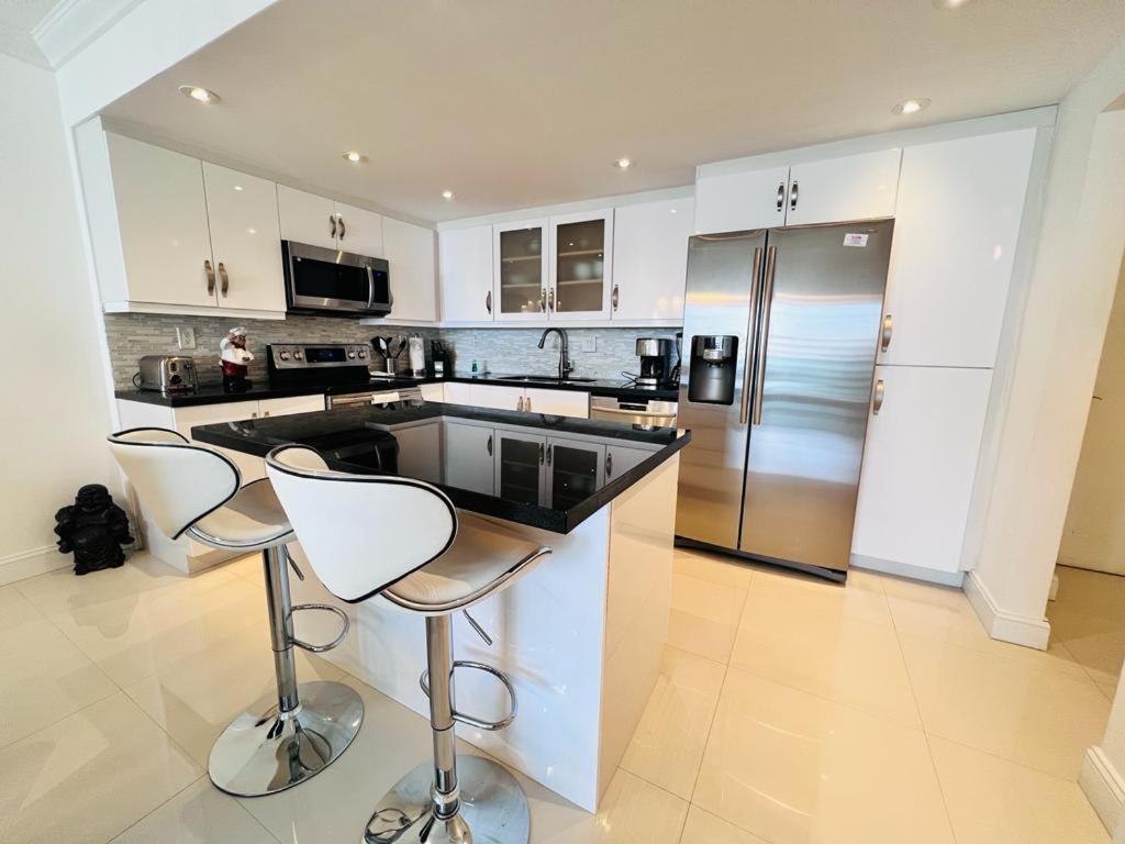 Spacious Of 2br - 2bth Near Of The Great Price Apartment