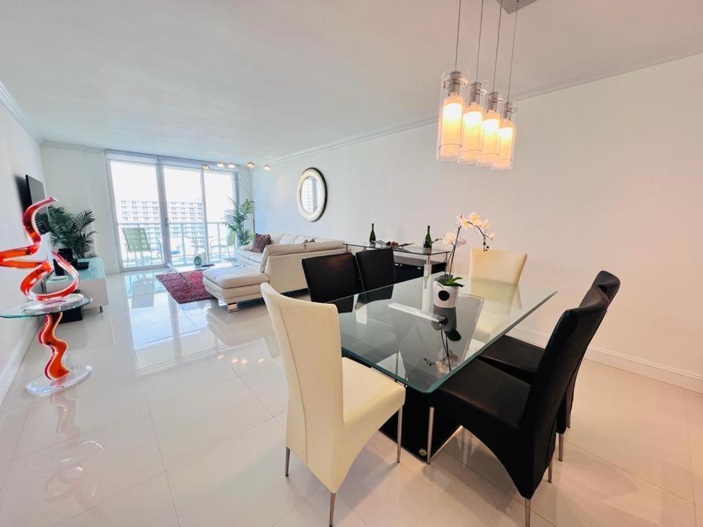 Spacious Of 2br - 2bth Near Of The Great Price Apartment *
