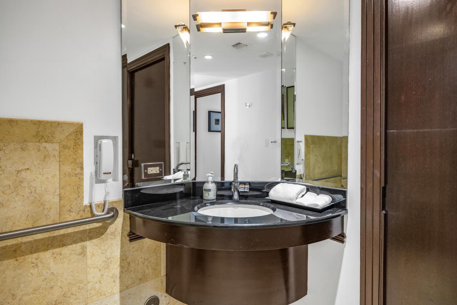 Ocean Drive Apartment *