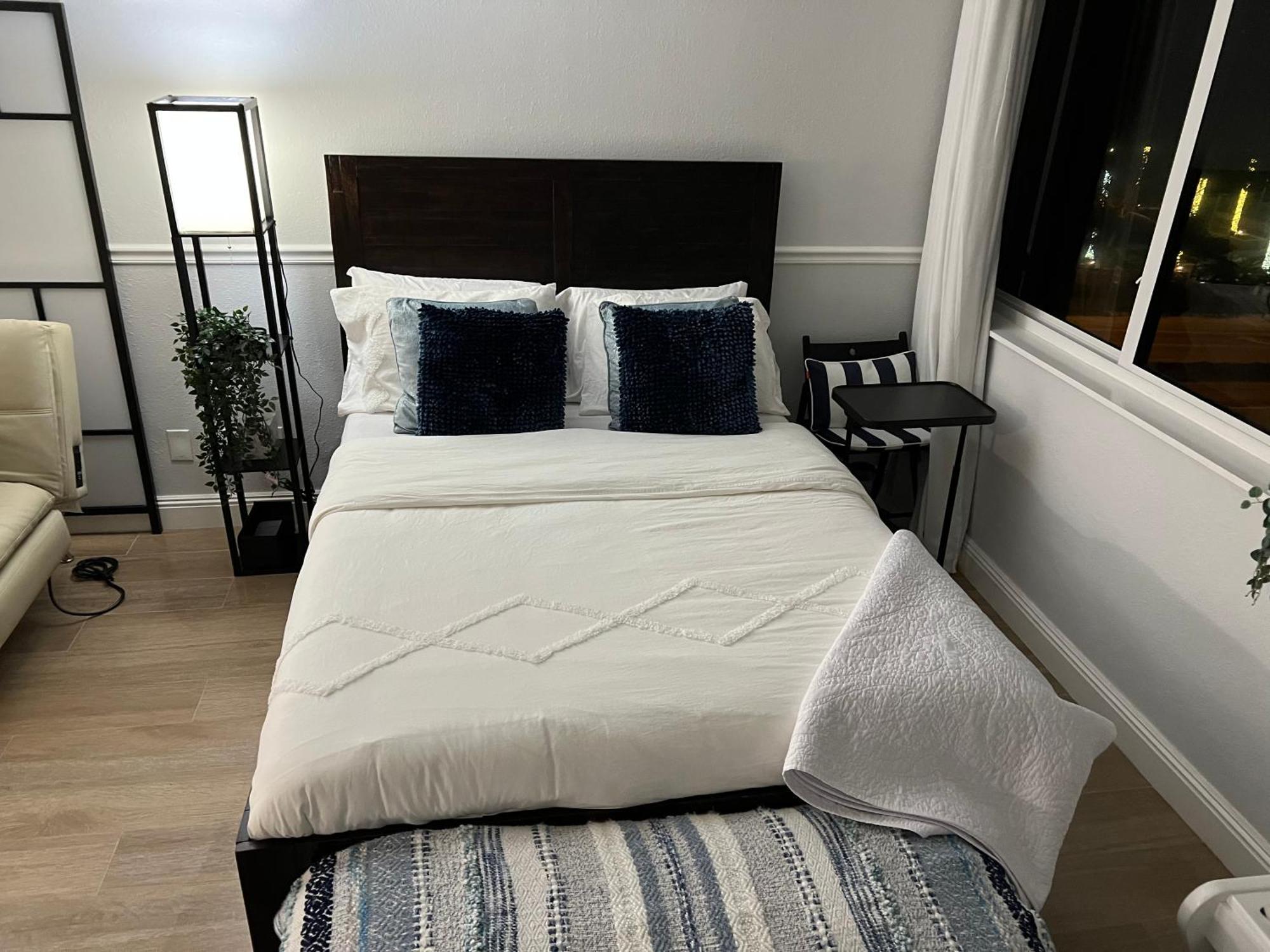 Lovely Beaches Ocean & City View Apartment