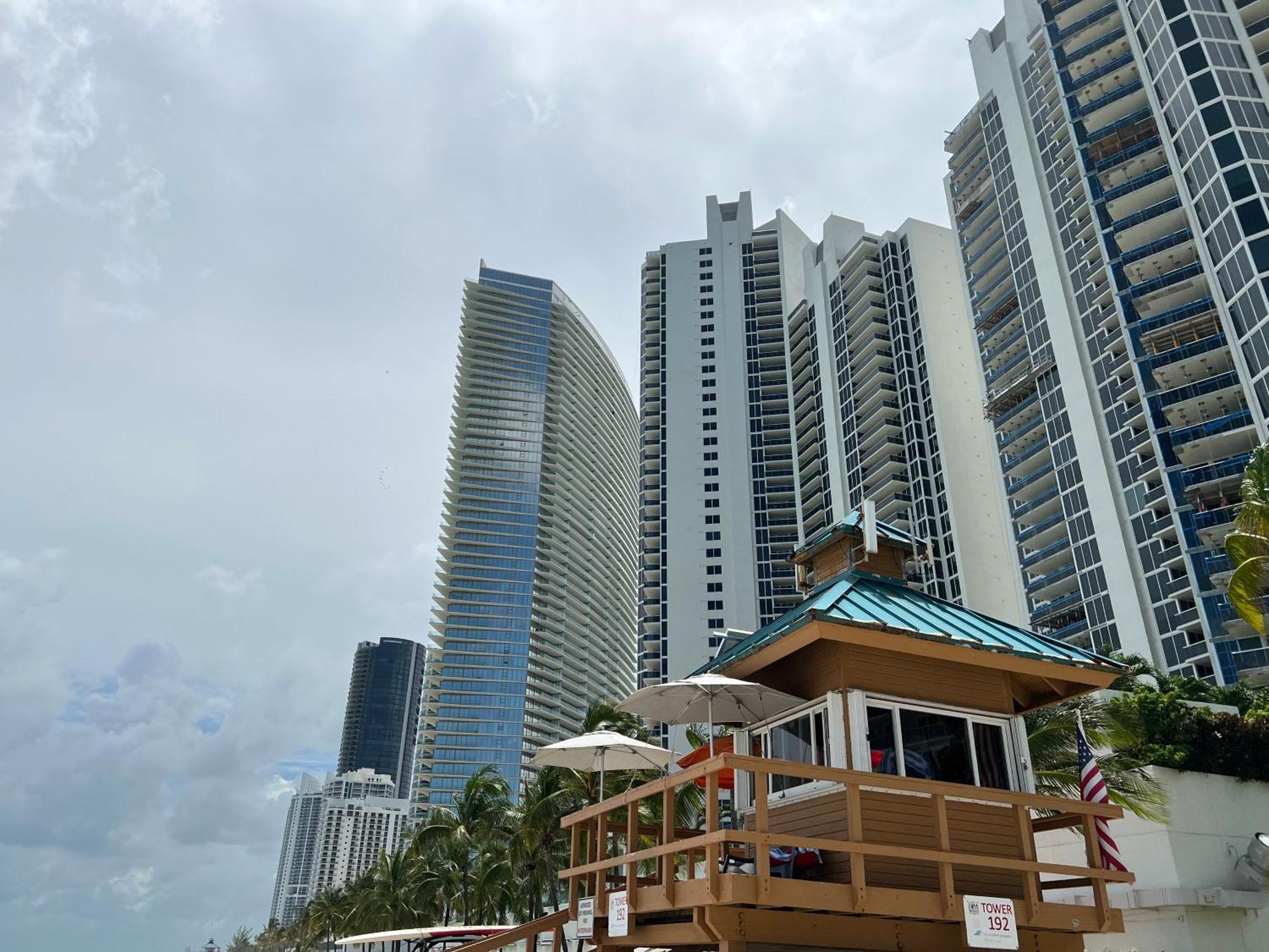 Lovely Beaches Ocean & City View Apartment Miami Beach