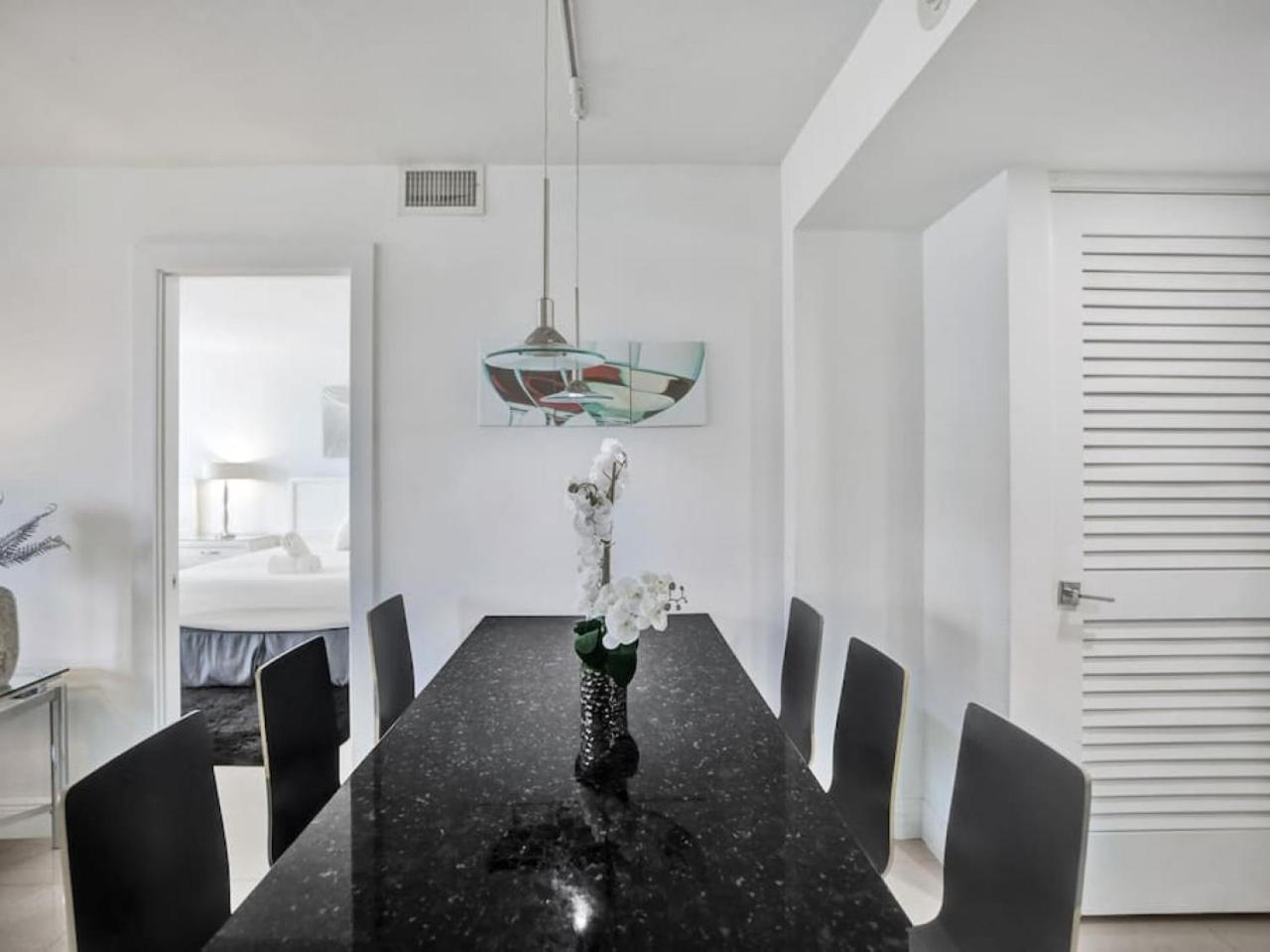 Spacious Ocean View Service 509