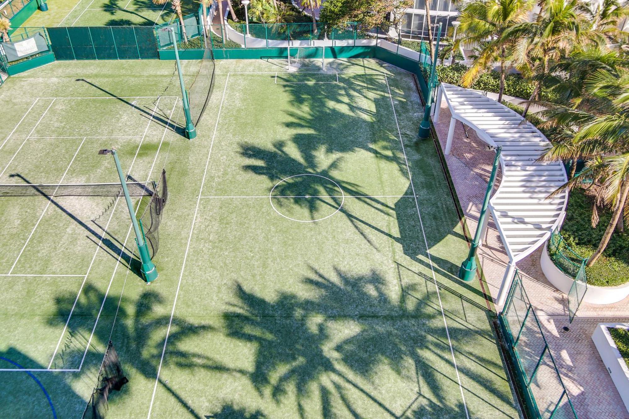 Beachfront High-rise With Pool And Tennis! Apartment