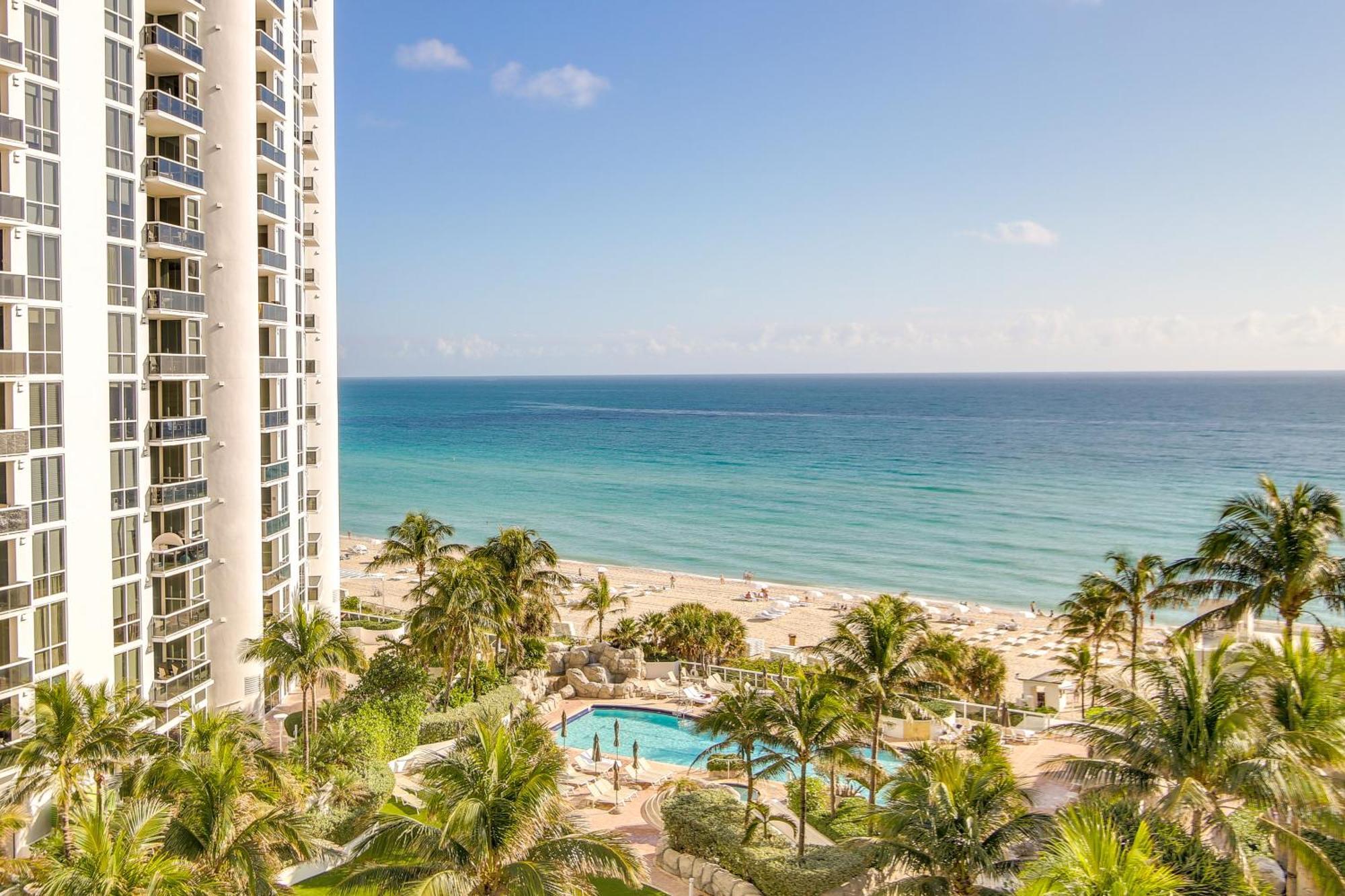 Beachfront High-rise With Pool And Tennis! Miami Beach