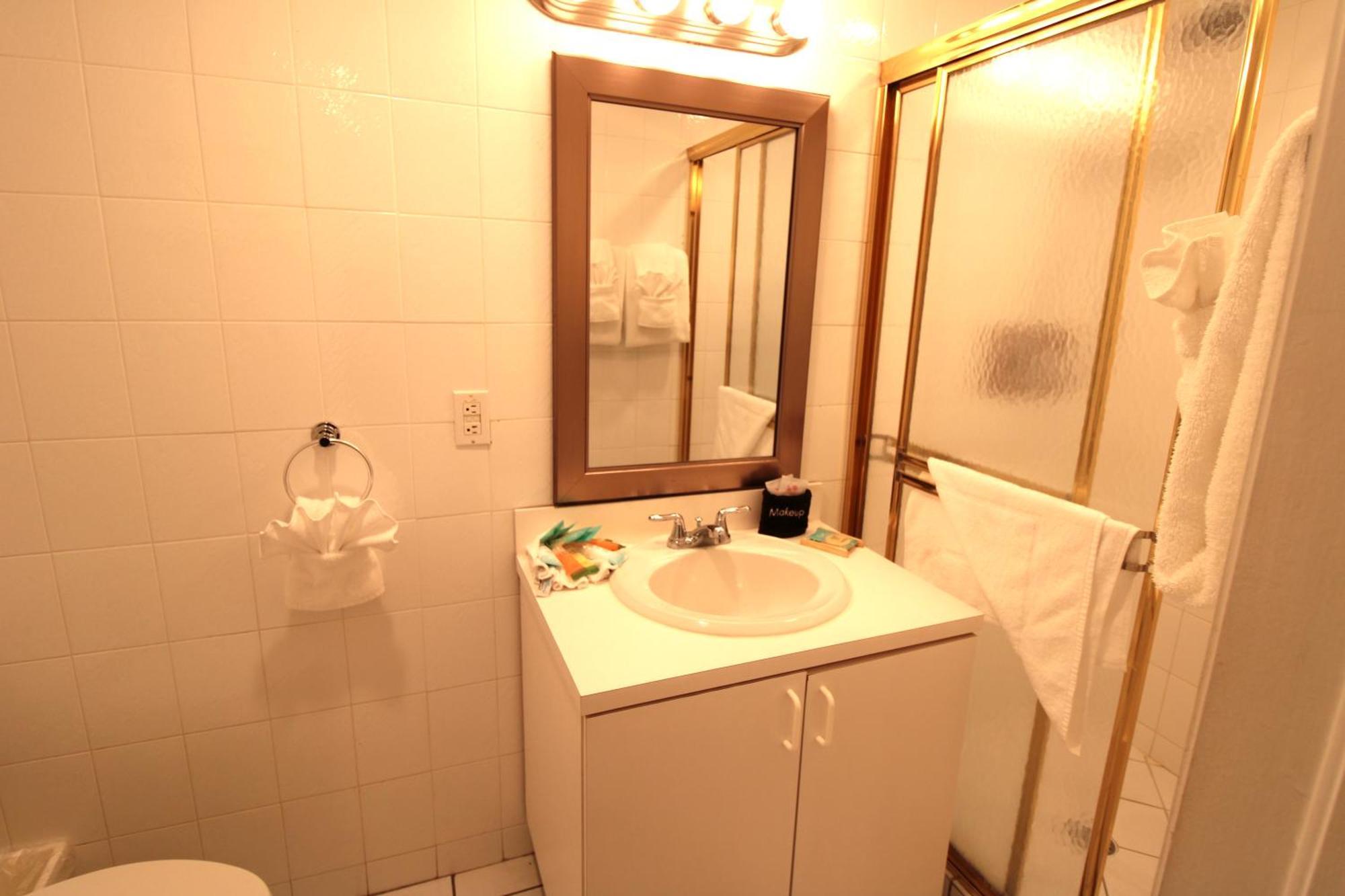 Castle Th16 Beachfront Townhouse With Private Patio, Direct Access, Pool, Tennis & Free Parking!