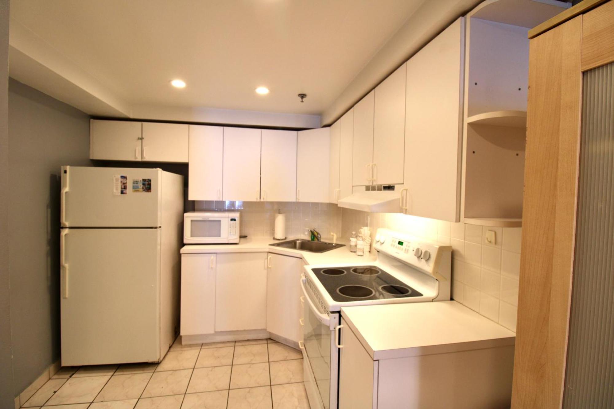 Castle Th16 Beachfront Townhouse With Private Patio, Direct Access, Pool, Tennis & Free Parking! Holiday home *