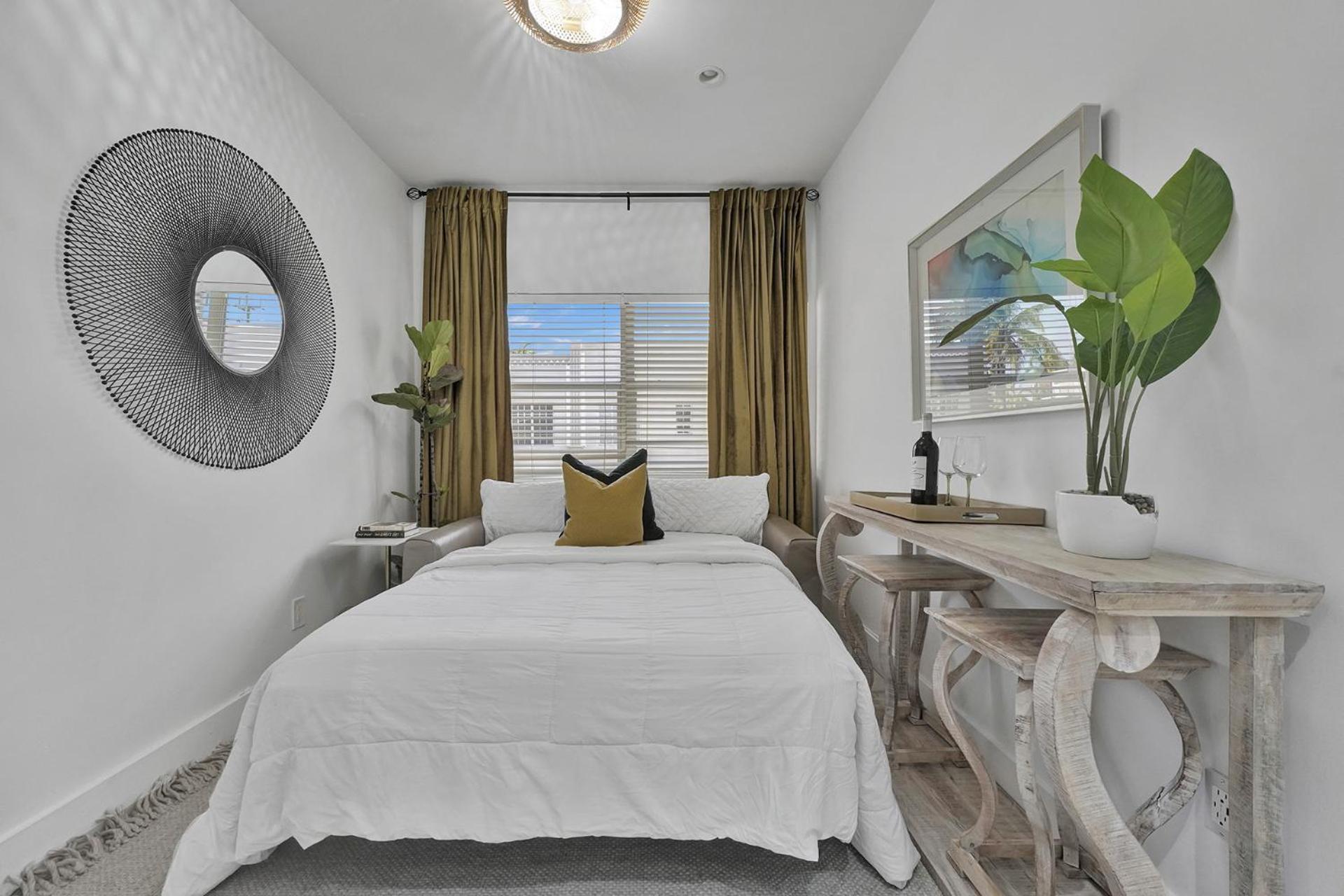 Sobe Monarch-walk To The - Ocean Drive Good Time And Angler Across The Street Aparthotel Miami Beach