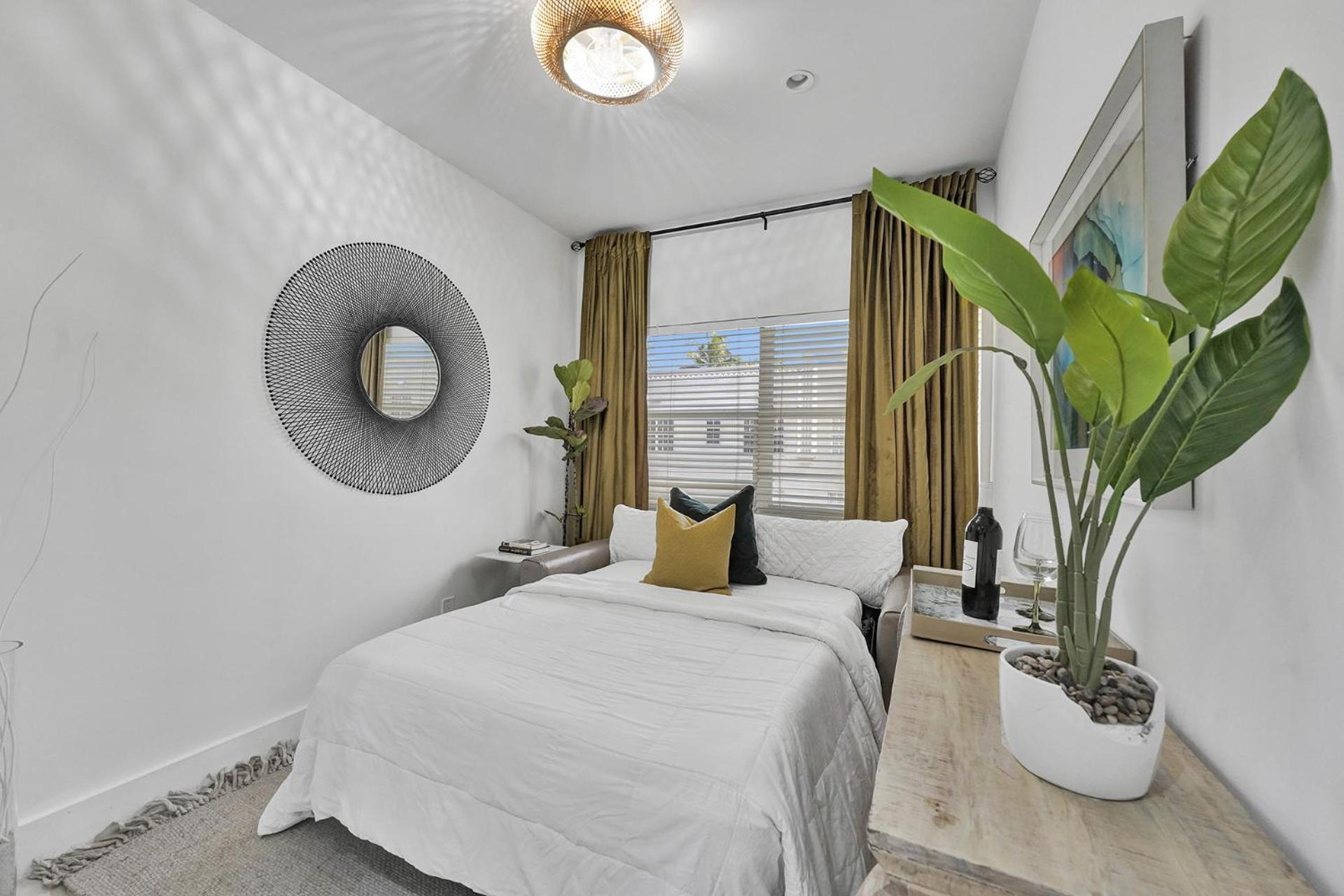 Sobe Monarch-walk To The - Ocean Drive Good Time And Angler Across The Street Aparthotel Miami Beach