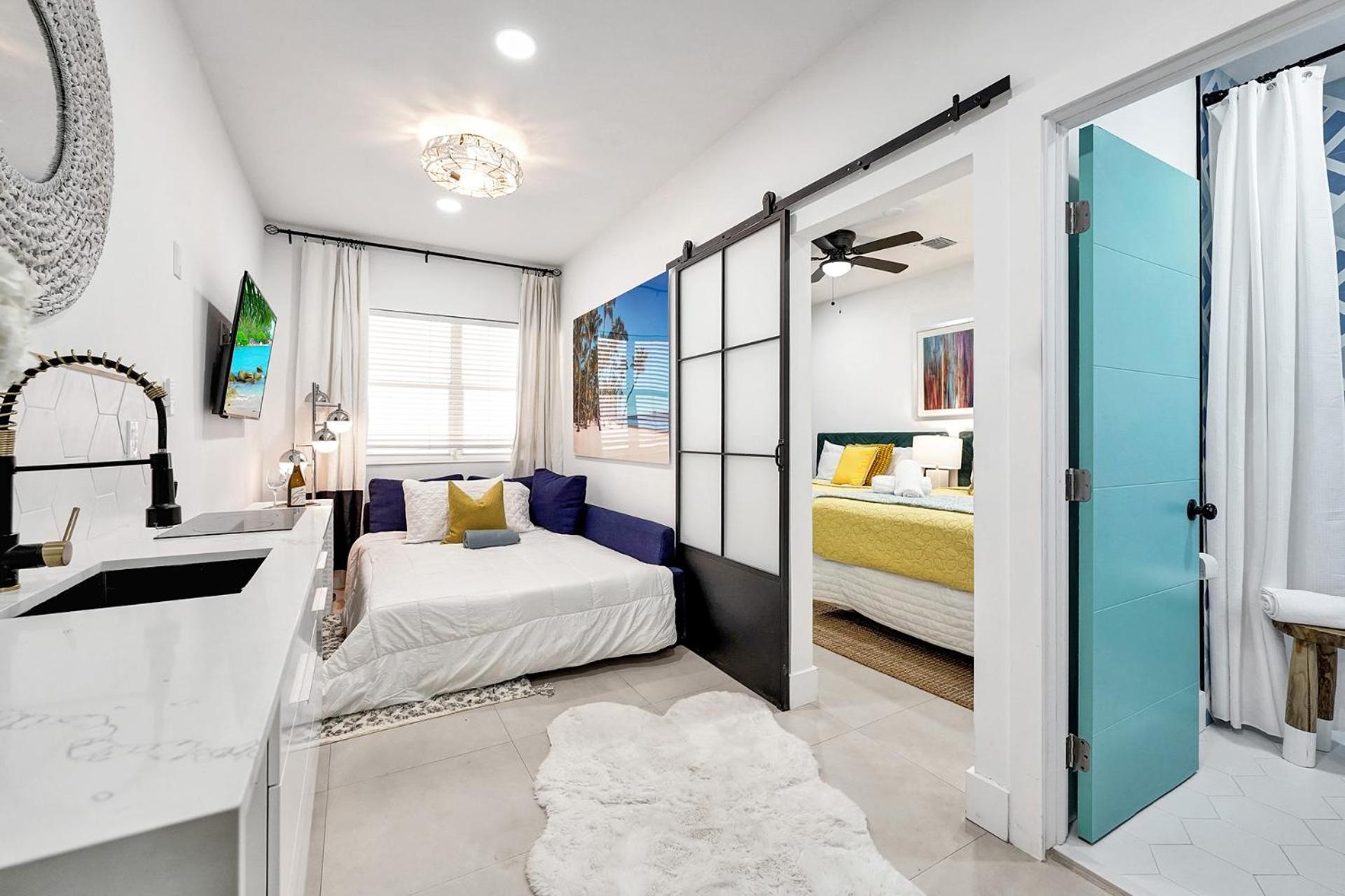 Sobe Monarch-walk To The - Ocean Drive Good Time And Angler Across The Street * Miami Beach