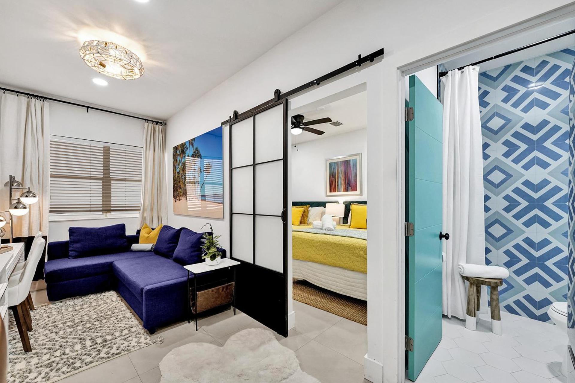 Aparthotel Sobe Monarch-walk To The - Ocean Drive Good Time And Angler Across The Street