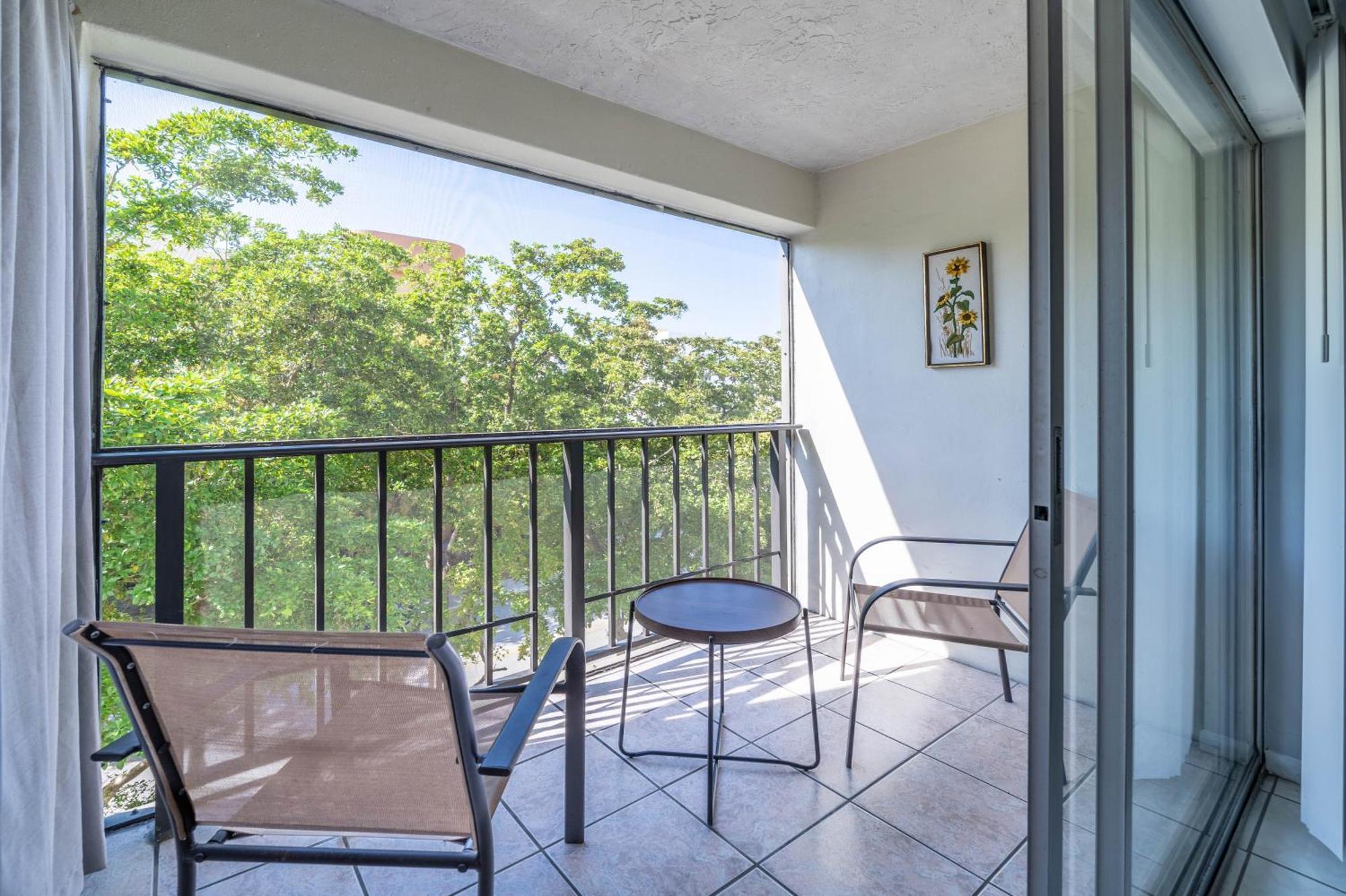Sunny Isles Vacation Condo. Apartment