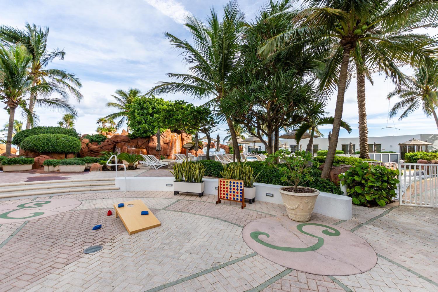 Luxury Trump International Ocean View 1100sf 1 Bd Apartment Miami Beach
