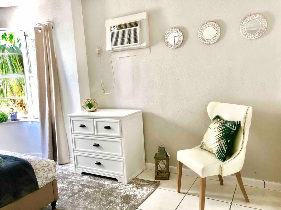 Just 1 Block From The Beach! Apartment