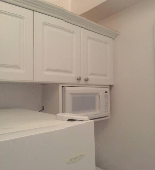 Just 1 Block From The Beach! Apartment *