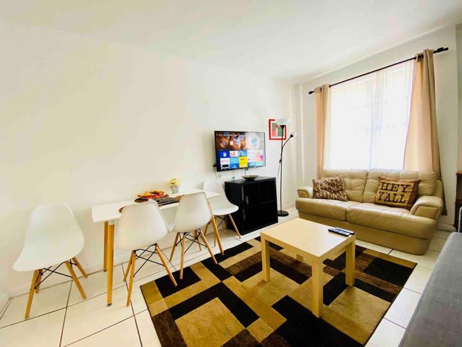 Apartment Just 1 Block From The Beach!