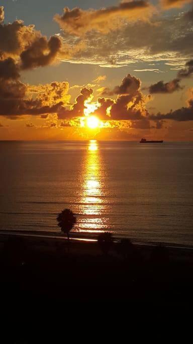 Just 1 Block From The Beach! Apartment