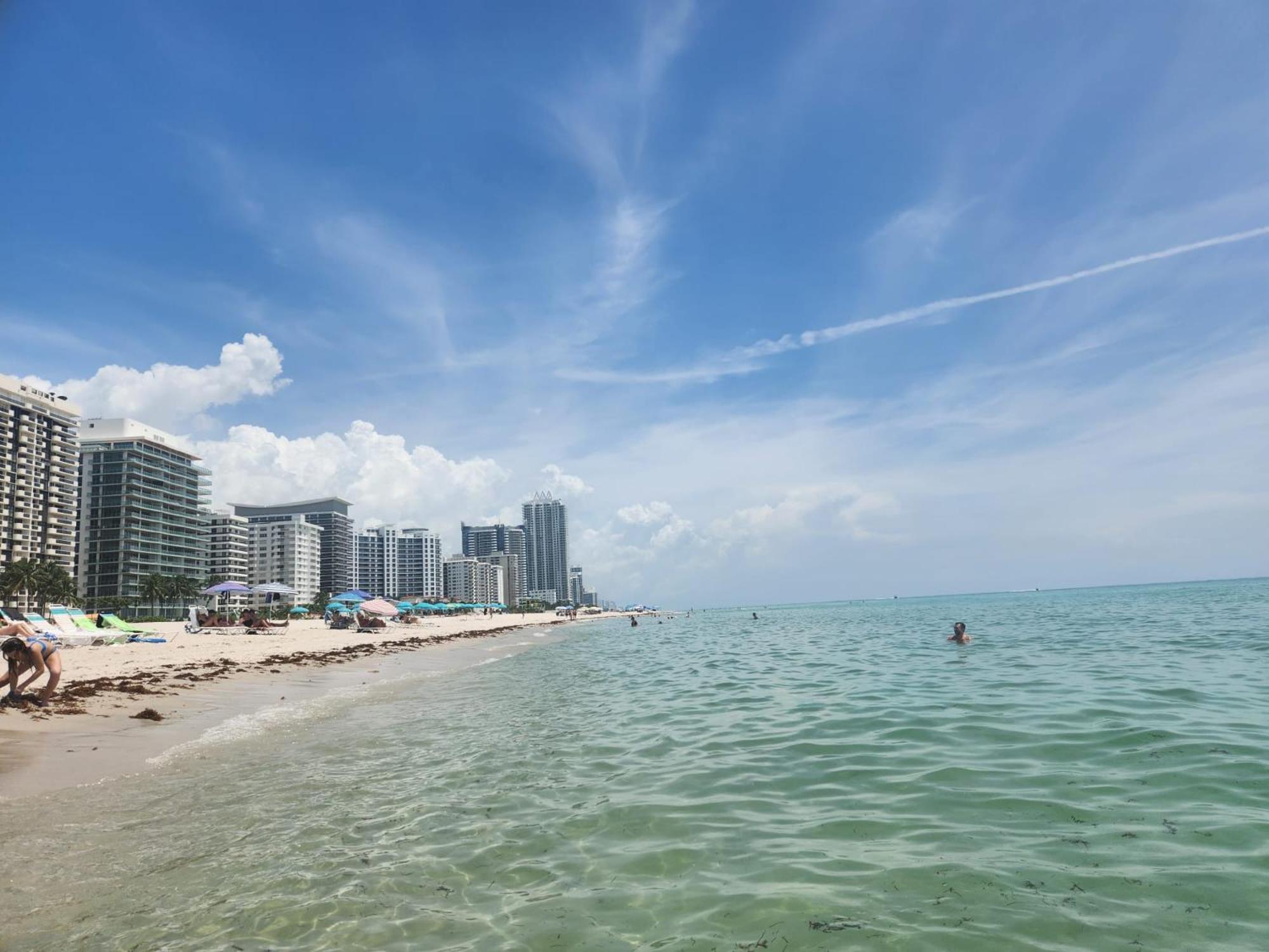 Entire Front W/ Pool Amazing View 4pax Apartment