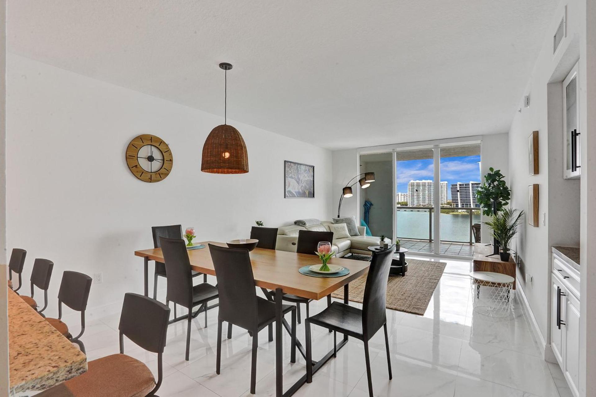 Marina Bay Sunny Isles 1005 *
