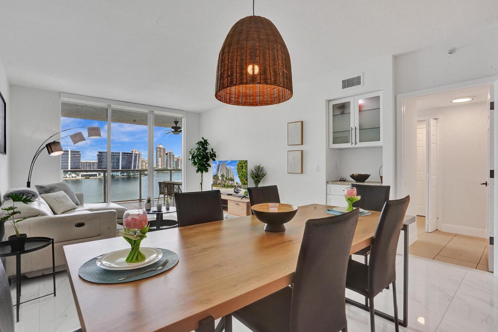 Marina Bay Sunny Isles 1005