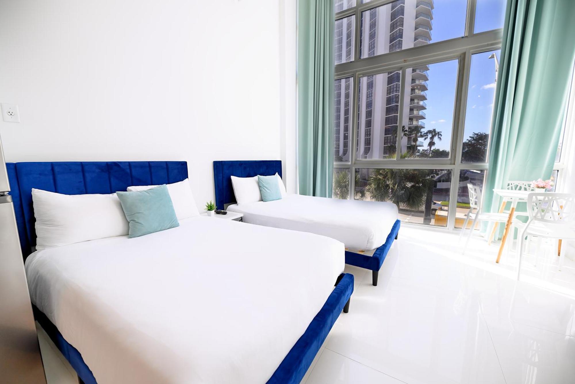 Seastays ~ Oceanfront * Miami Beach