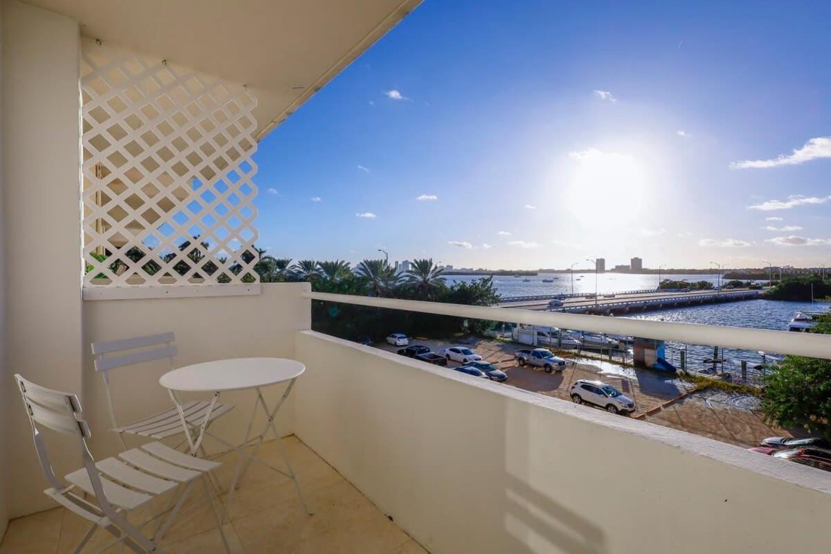 La Marinita - Marina Views Pool Parking Location Miami Beach