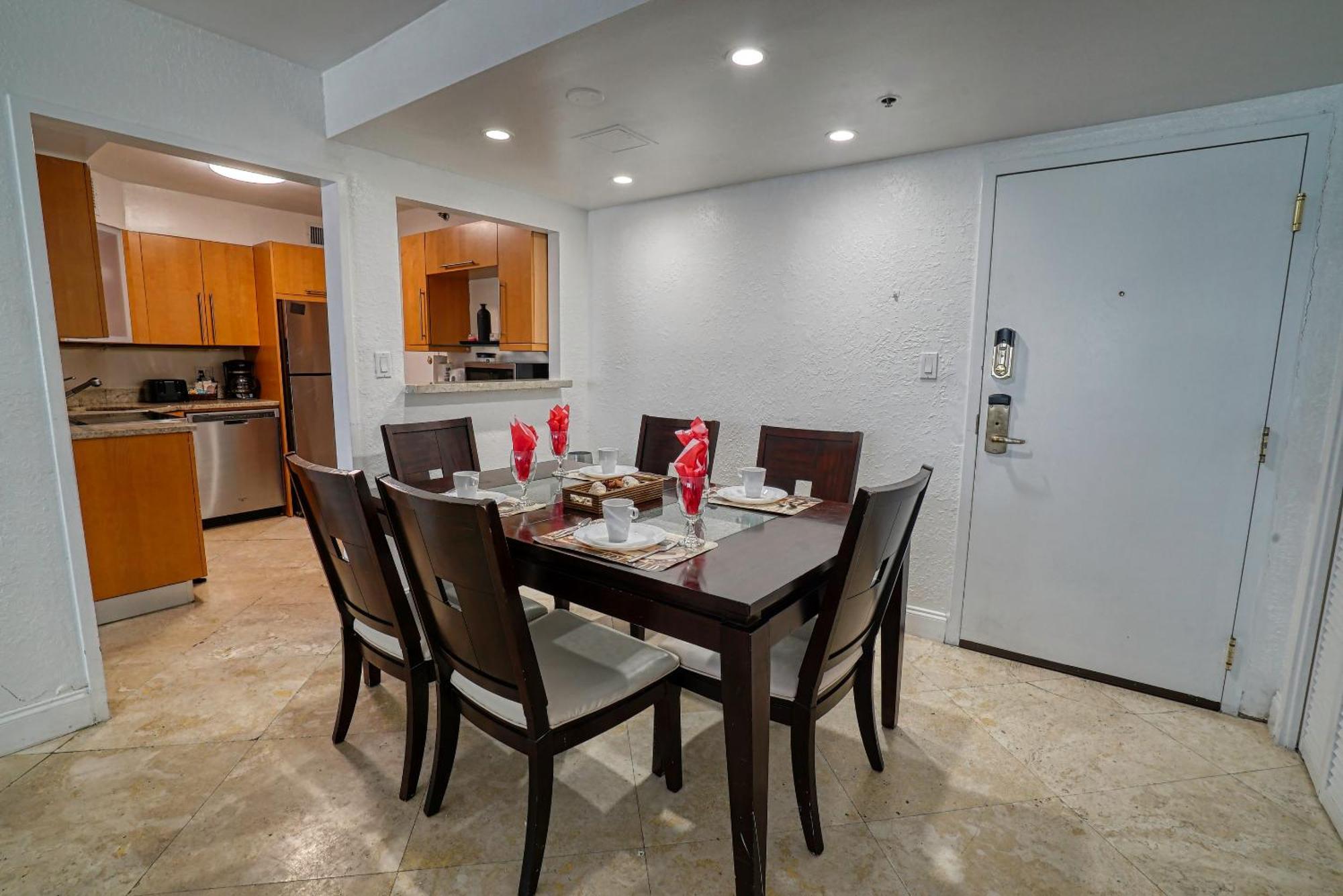 Two Bedroom On The With Balcony And Oceanview Aparthotel *
