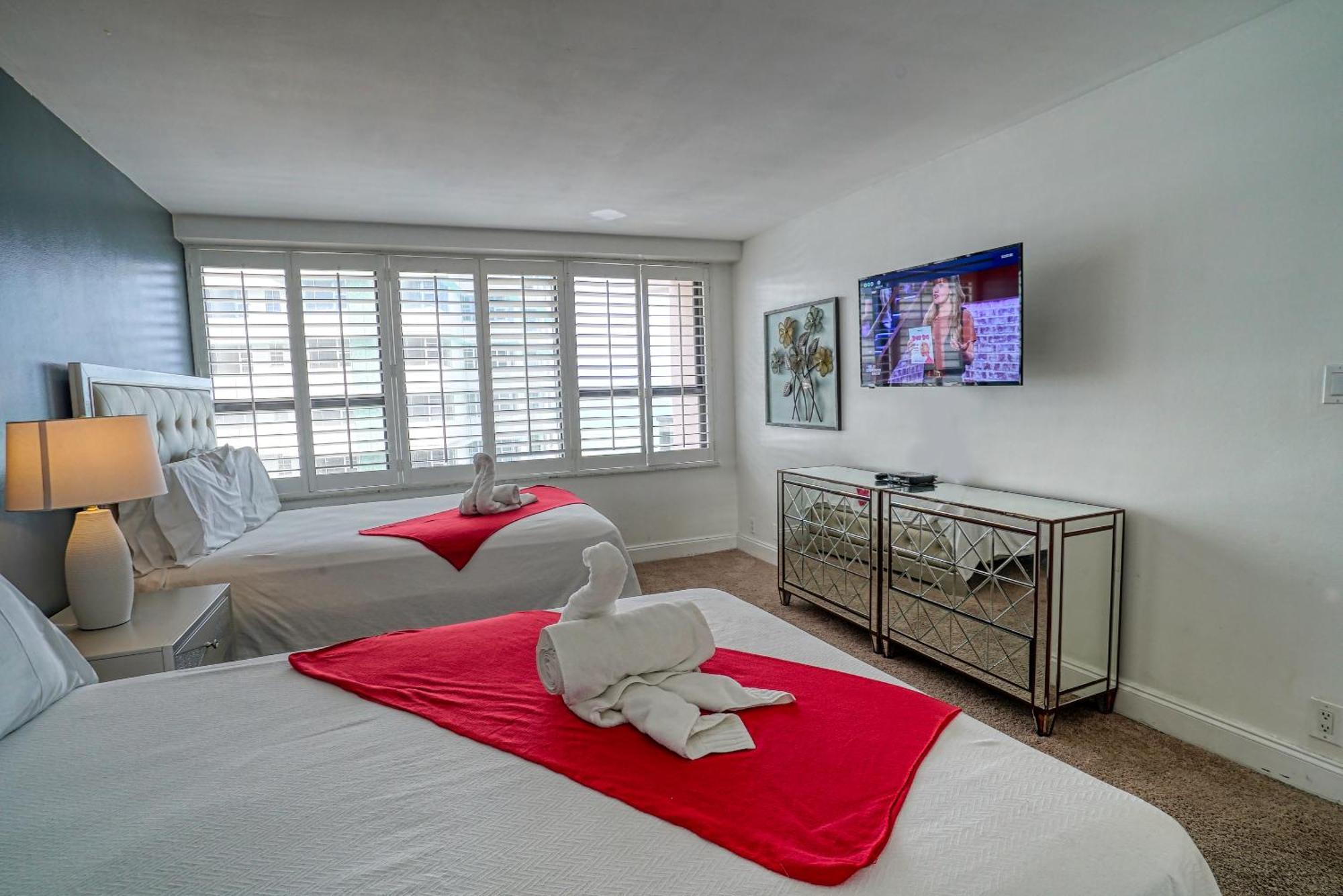 Two Bedroom On The With Balcony And Oceanview * Miami Beach