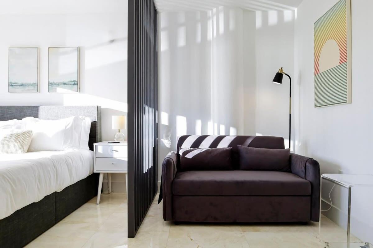 La Marinita - Marina Views Pool Parking Location * Miami Beach