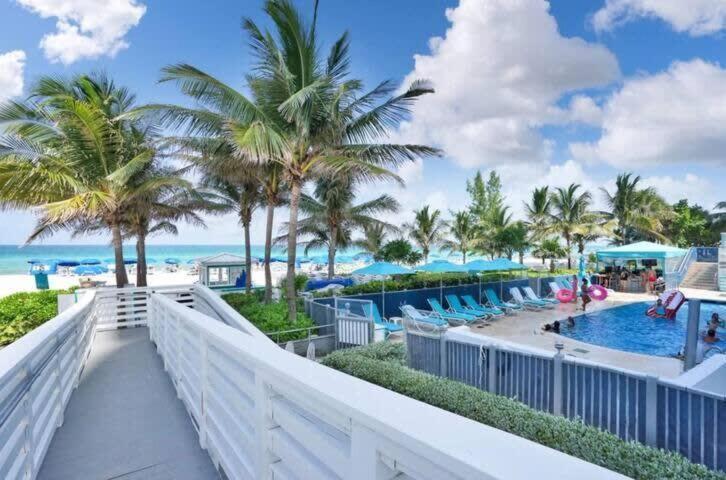 Apartment Beachfront - Pool - Ocean View Balcony- Gym Miami Beach