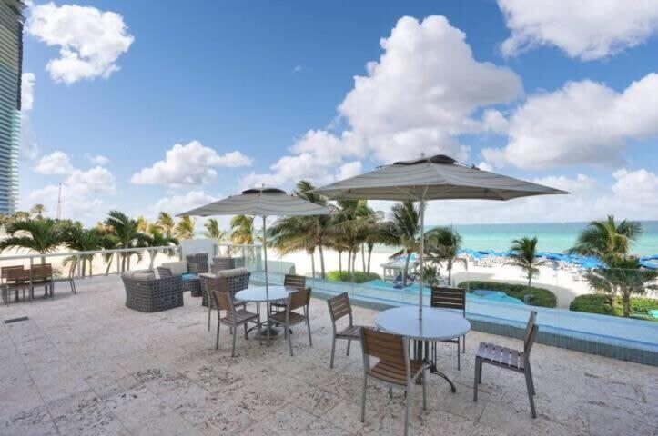 Beachfront - Pool - Ocean View Balcony- Gym Apartment Miami Beach