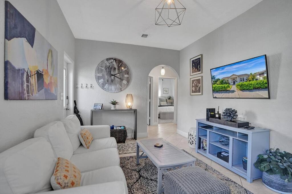 Stunning 2bd 1ba Dream House In Surfside * Miami Beach