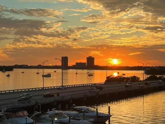 La Marinita - Marina Views Pool Parking Location Apartment