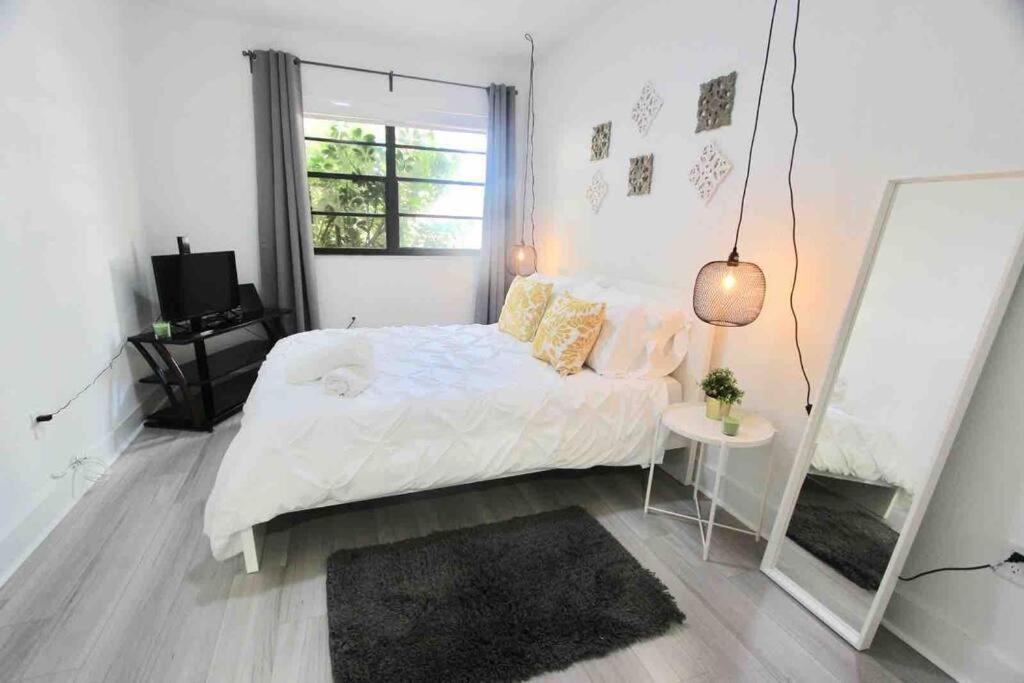 Chic And Modern Steps From The Apartment *