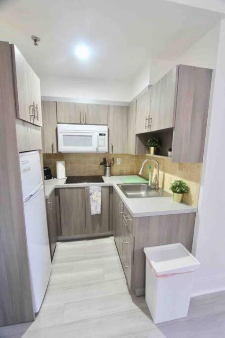 Chic And Modern Steps From The Apartment *