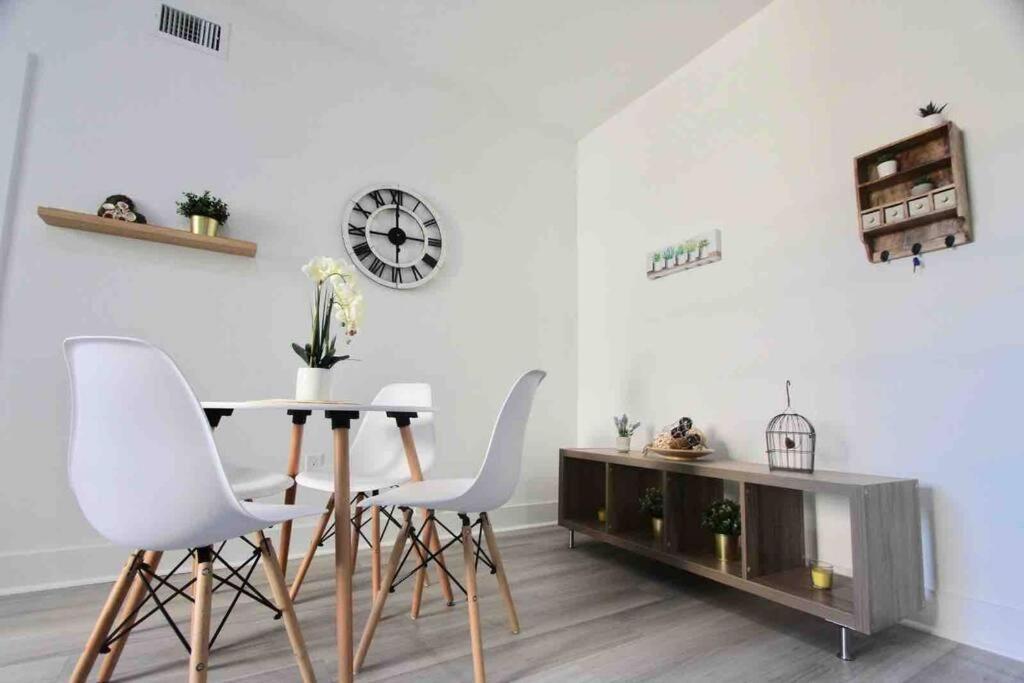 Apartment Chic And Modern Steps From The Miami Beach
