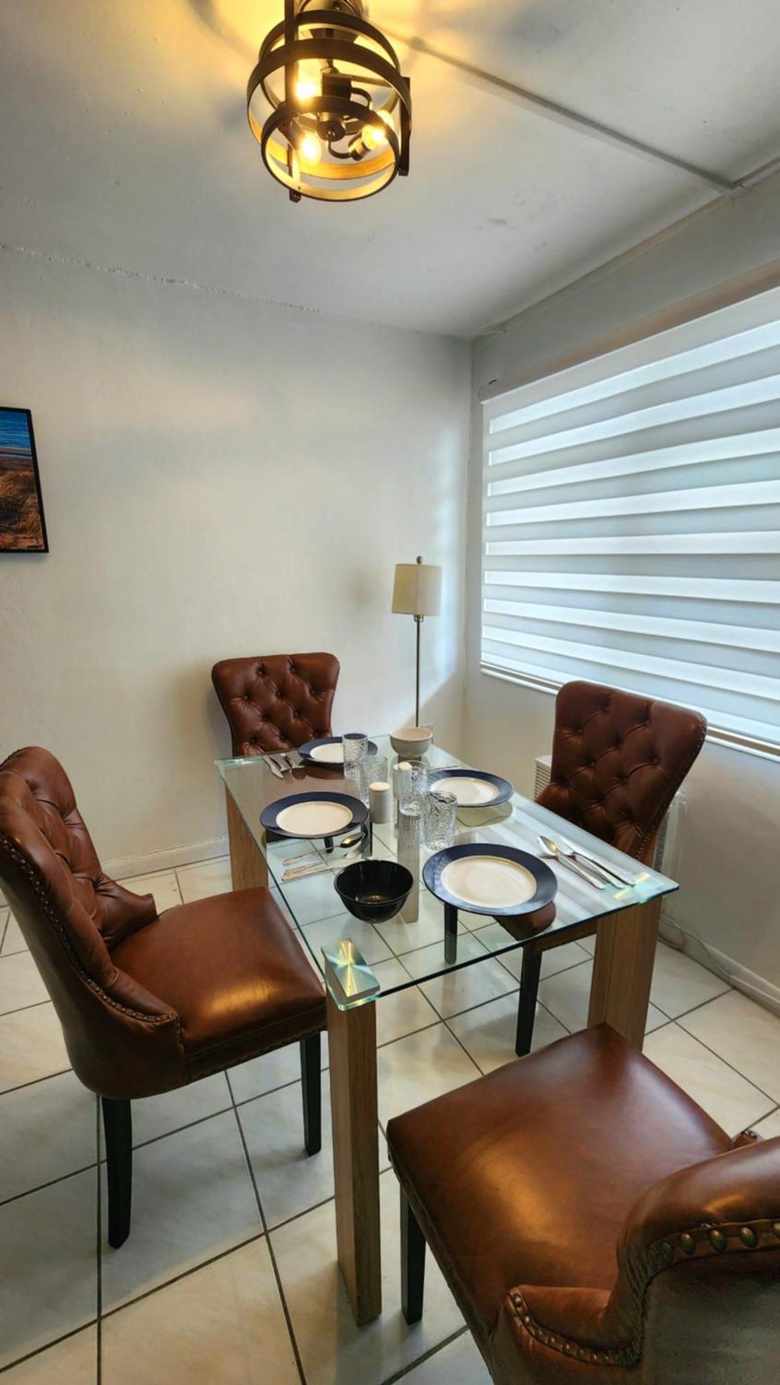 Apartment Bayfront Breathtaking Views- One Bedroom W Balcony- Living -free Parking Miami Beach