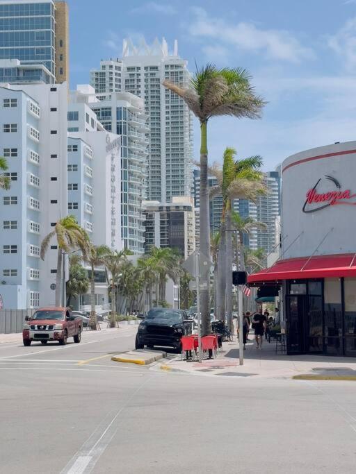 Apartment Beachside Oasis, Miami With Parking Included *