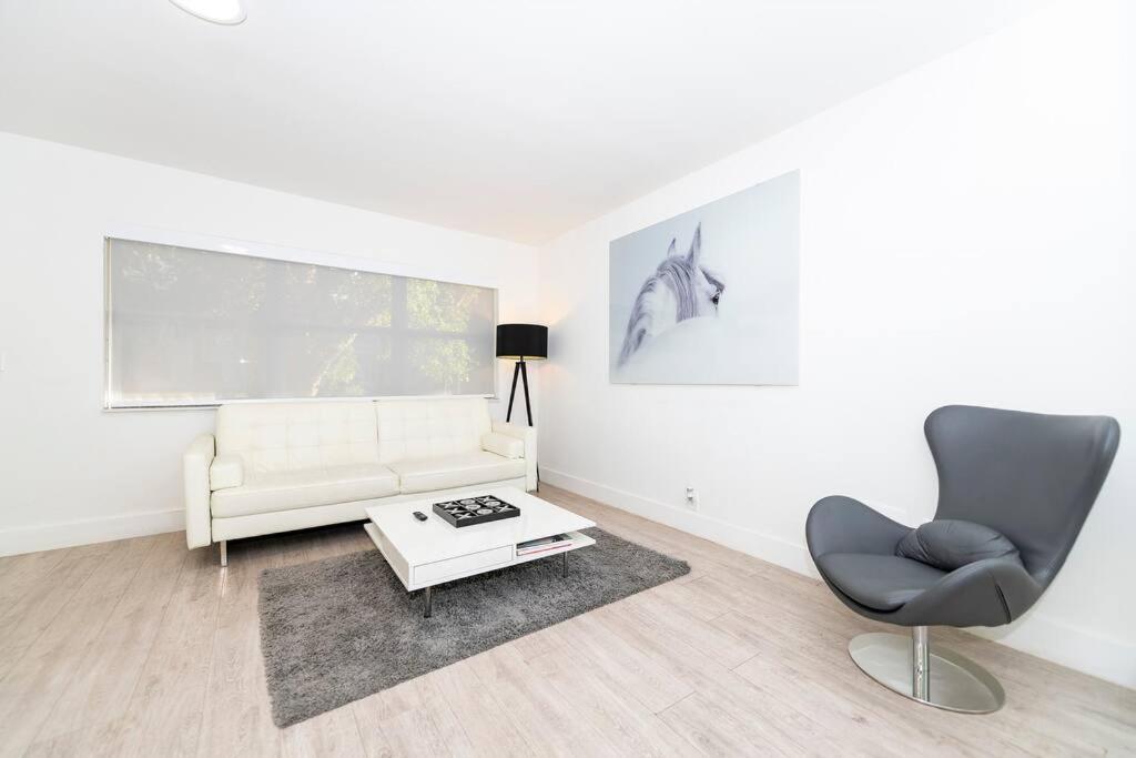 Modern Near Lincoln Rd Mall Apartment *