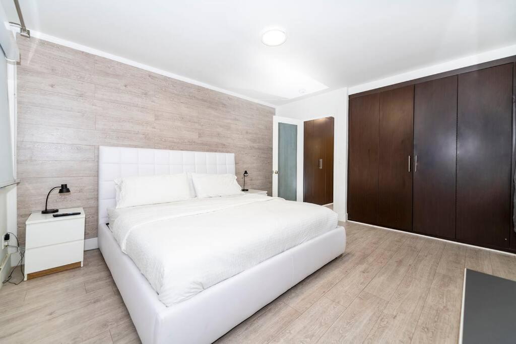 Modern Near Lincoln Rd Mall Apartment