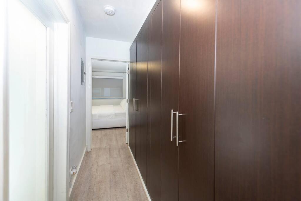 Modern Near Lincoln Rd Mall Apartment *