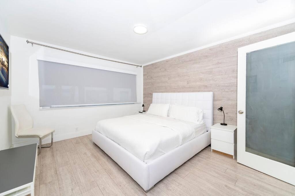 Modern Near Lincoln Rd Mall Apartment *