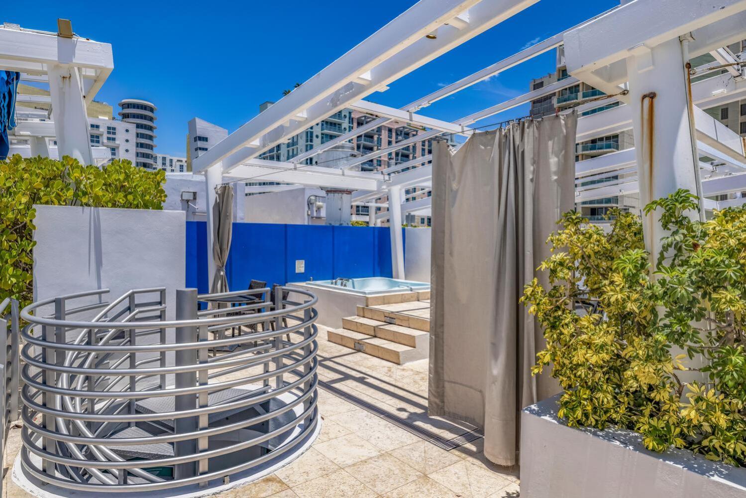 Large On Ocean Drive With Direct Access To The *