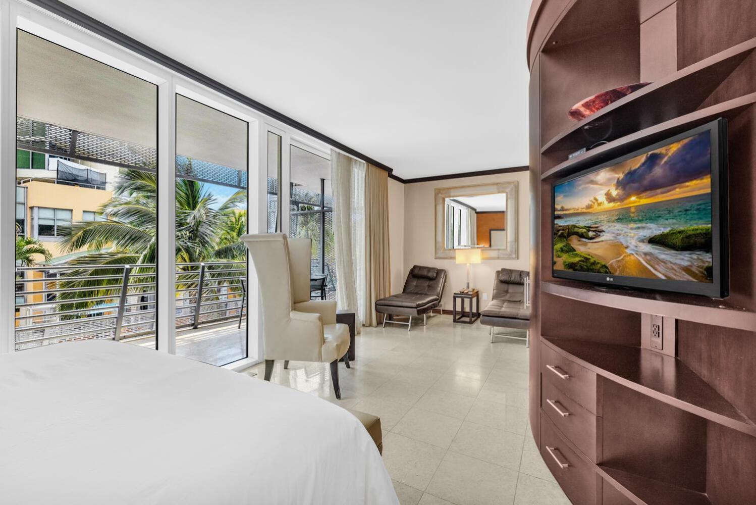 Large On Ocean Drive With Direct Access To The