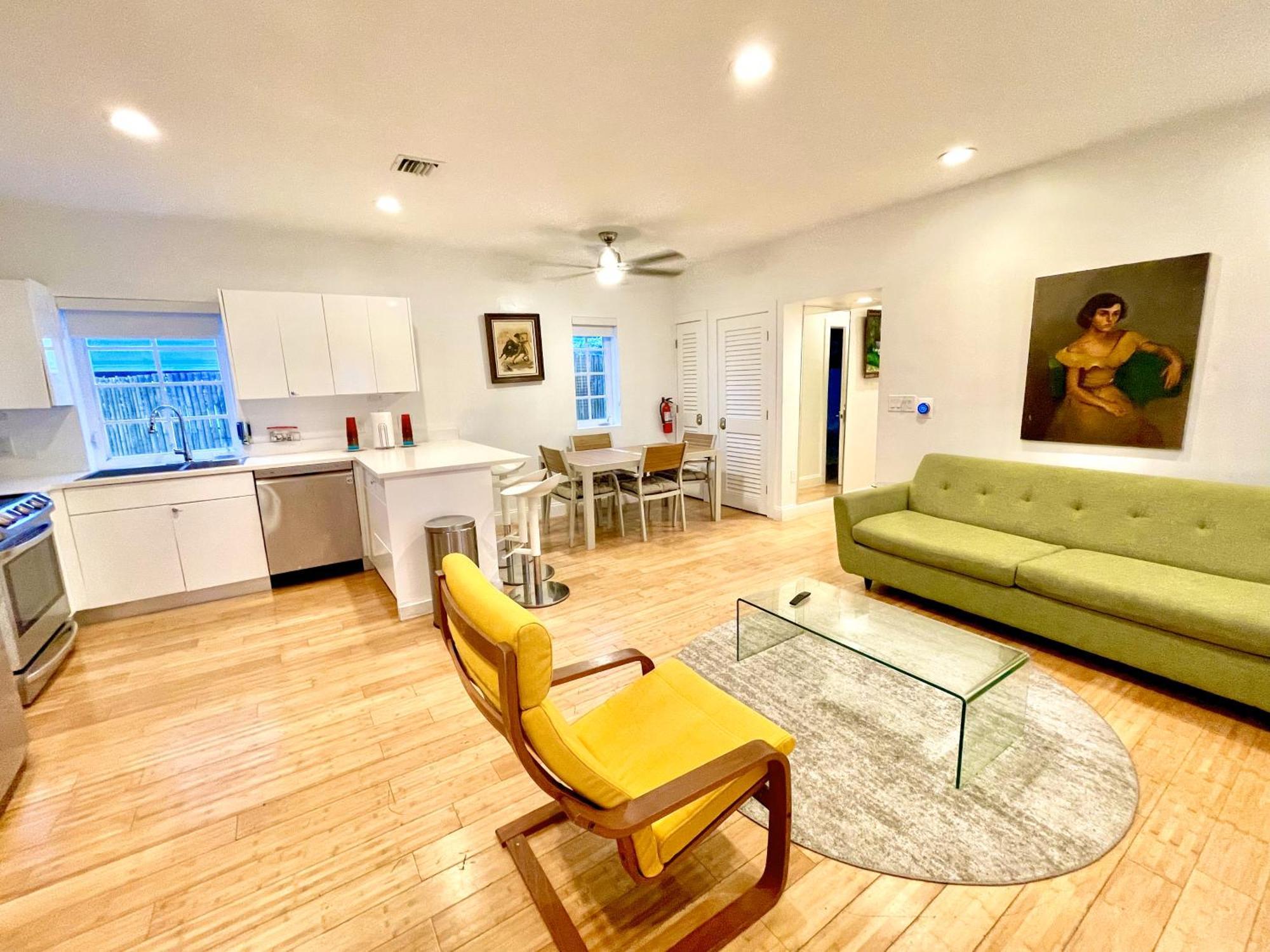 Apartment 20 Guests Luxurious South