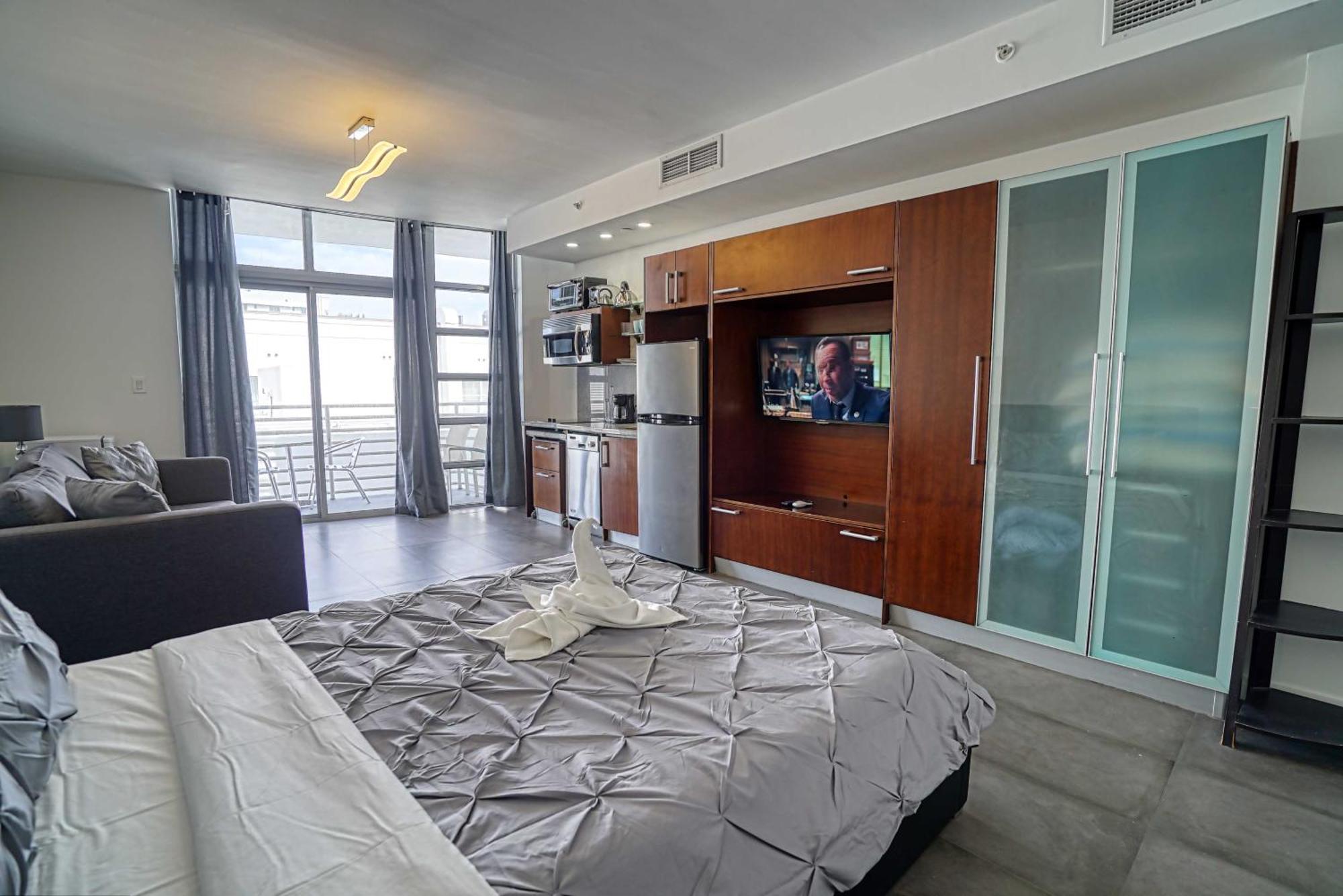 Deluxe At The Congress Aparthotel Miami Beach