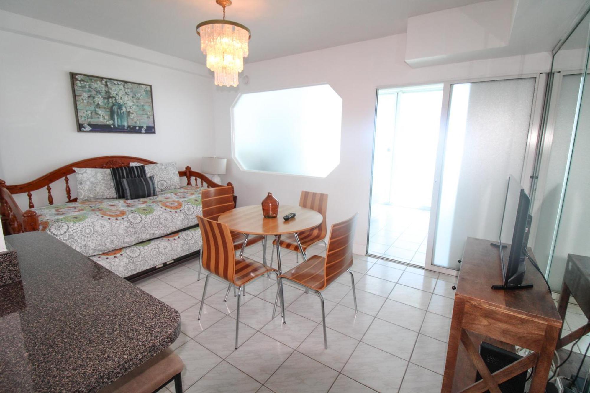 Castle 727 With Balcony And Ocean View, Pool, Tennis, Access, Free Parking Holiday home Miami Beach